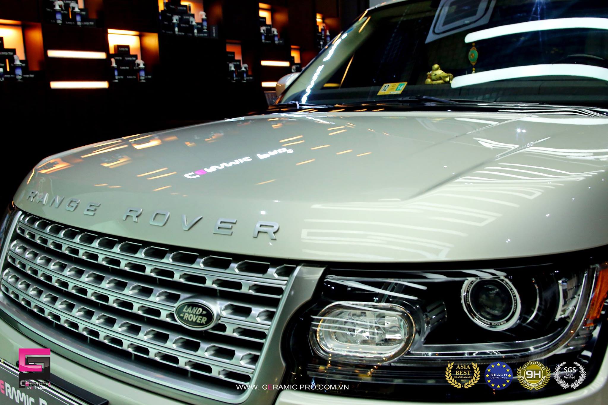 Range Rover Supercharged sử dụng gói PLATINUM (10 lớp phủ Ceramic Pro 9H) cho nội ngoại thất 